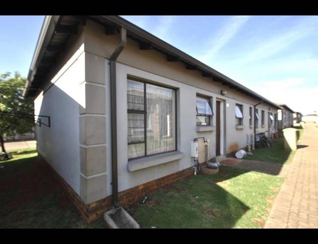 2 BEDROOM SIMPLEX FOR SALE IN DAWN PARK